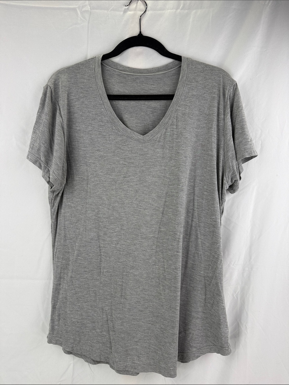 ZYIA Active Women’s Size Large Heather Gray V-Neck Short Sleeve Stretch Tee